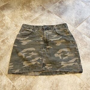Pull & Bear camouflage denim mid rise mini skirt green size 28/6 cotton